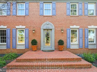 1613 Lozano Dr, Vienna, VA 22182