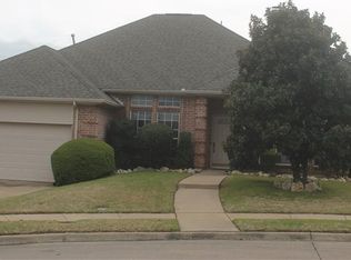 813 Peterstow Dr, Euless, TX 76039