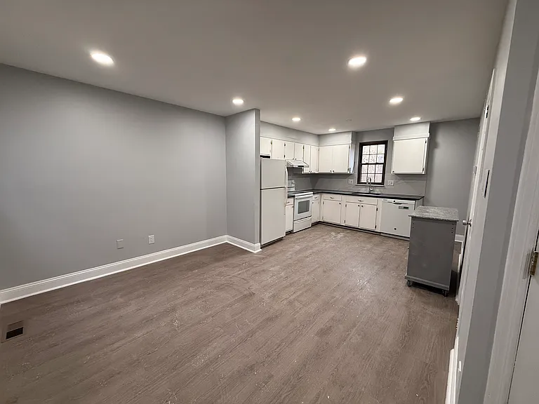 203 Franklin Ct — Photo 12