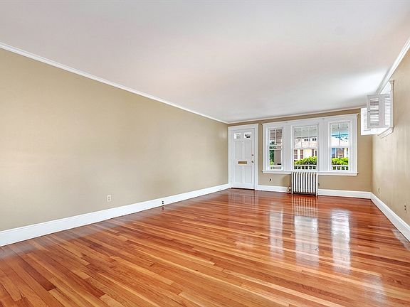3rd image of 37 Riverview St