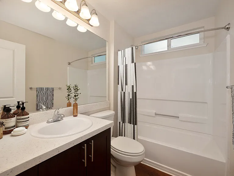 Chardonnay Bathroom