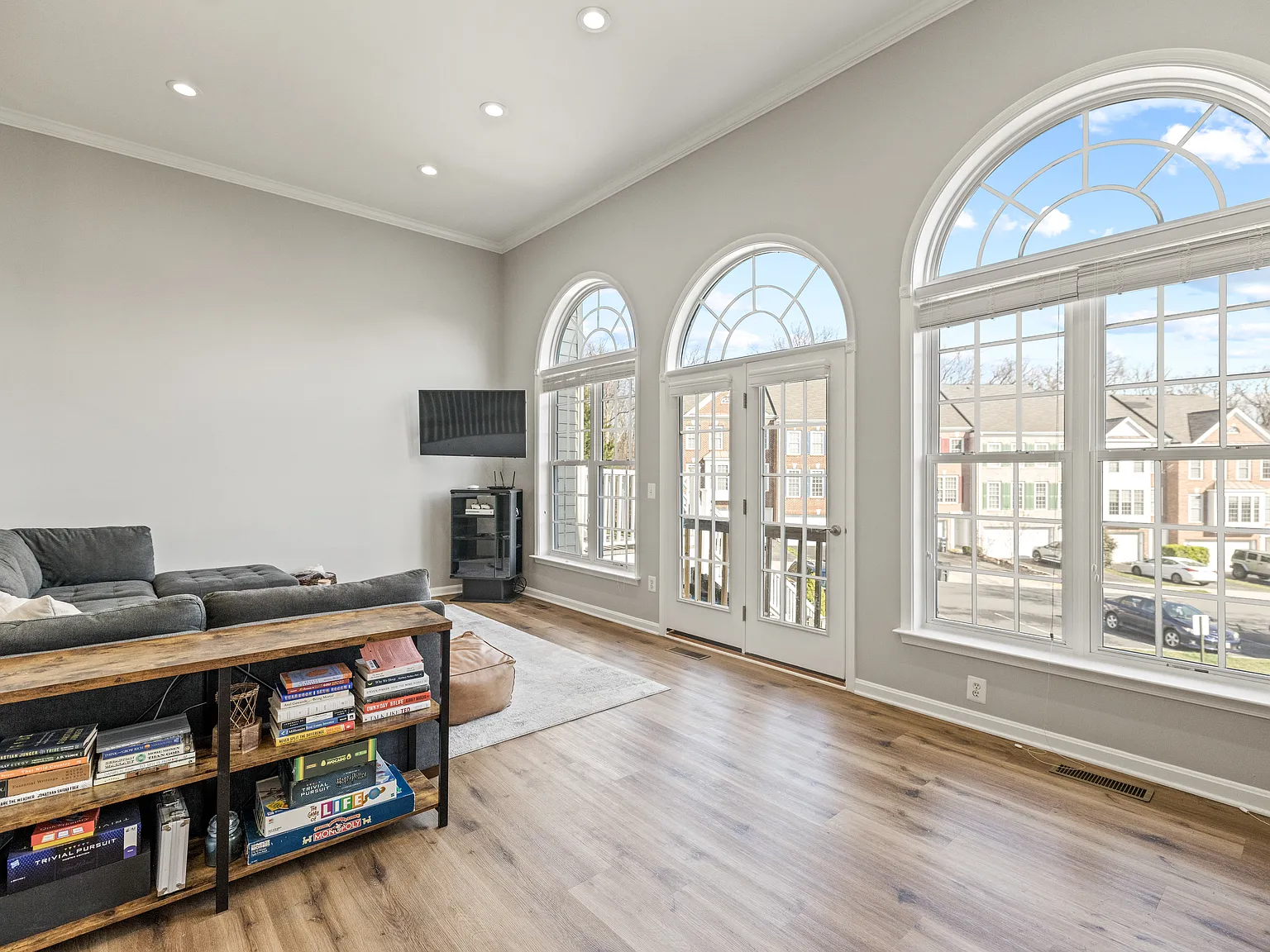 4 bed, 3.5 bath, 2284 sqft, $3,500 — Photo 1