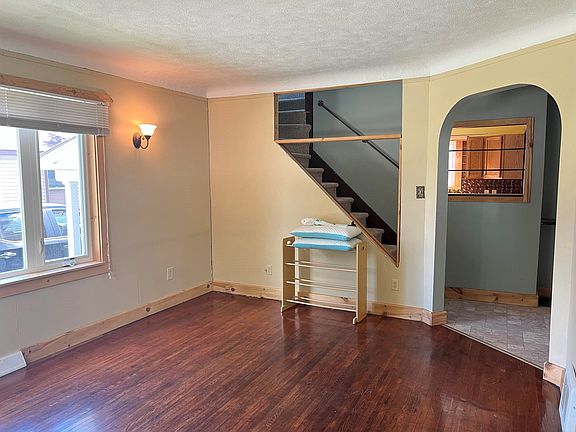 2nd image of 624 Cedar St