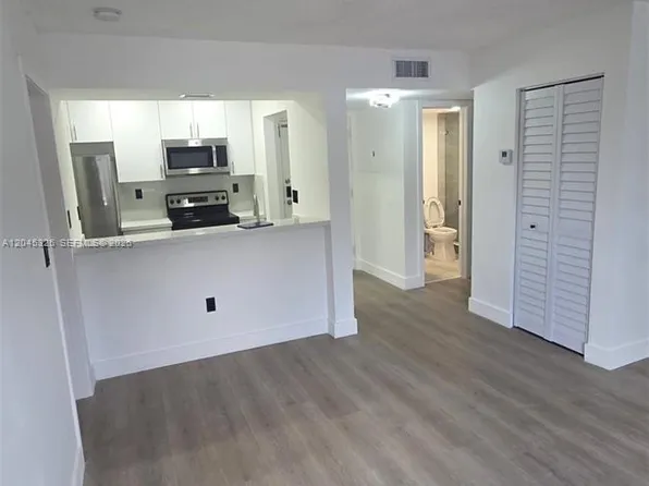 7125 NW 186th St APT B201, Hialeah, FL 33015