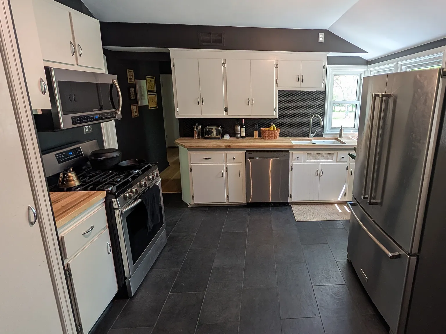 409 E Spooner Rd — Photo 2