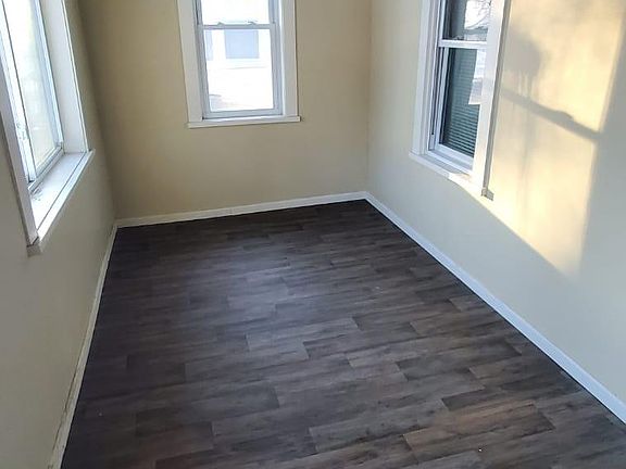 3rd image of 1375 Margaret St
