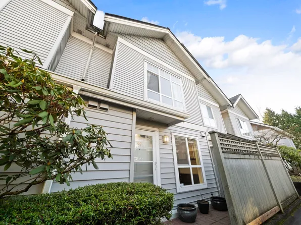 6670 Rumble St #27, Burnaby, BC V5E 4L4