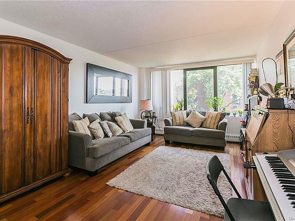 5th image of 4 Martine Ave #108