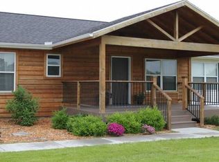 17430 Cannonball Rd, Wamego, KS 66547