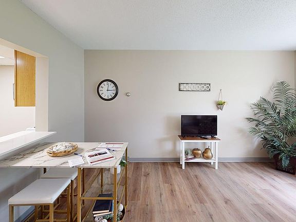 4th image of 749 S 30th St APT 329