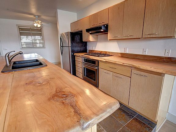 Kitchen island & gas range