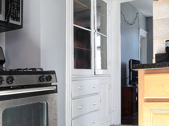 4th image of 2552 N Southport Ave APT 2F