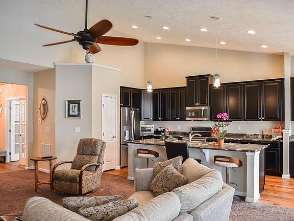 2nd image of 126 Glenridge Cir