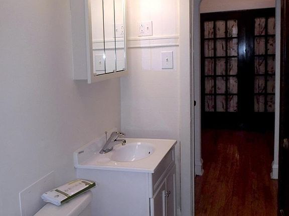 4th image of 4245 N Hermitage Ave #1