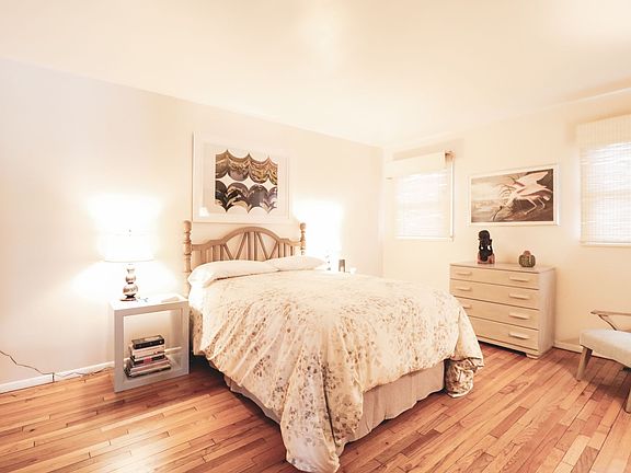4th image of 135 Meetinghouse Ln