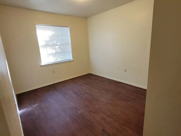 8006 Hobbs Dr — Photo 9