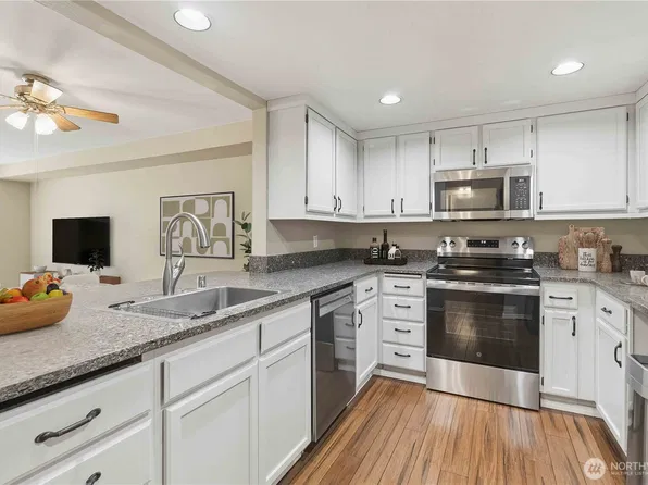 3941 226th Place SE #103, Issaquah, WA 98029