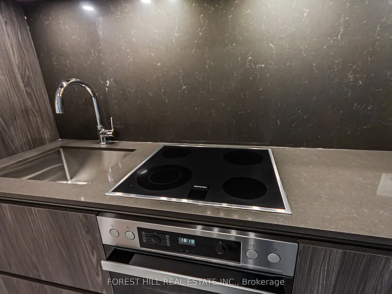 15 Mercer St S #807 — Photo 7
