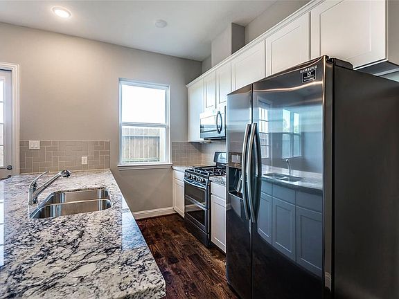 4th image of 5427 Camaguey St