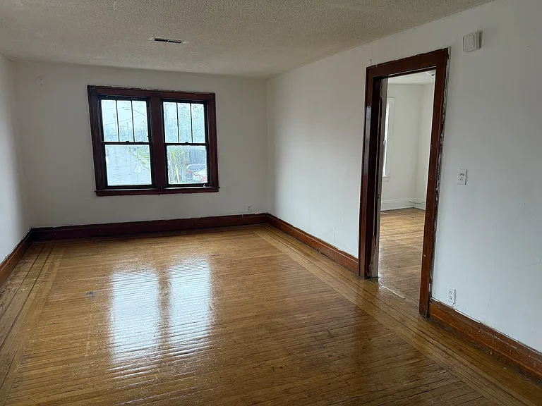 E Delavan Ave — Photo 4