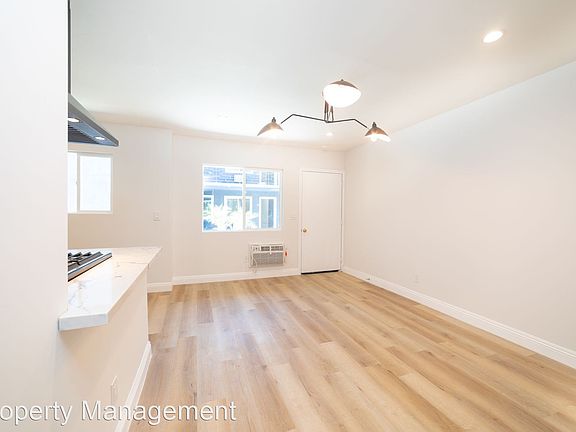 5th image of 2830 S Sepulveda Blvd #404