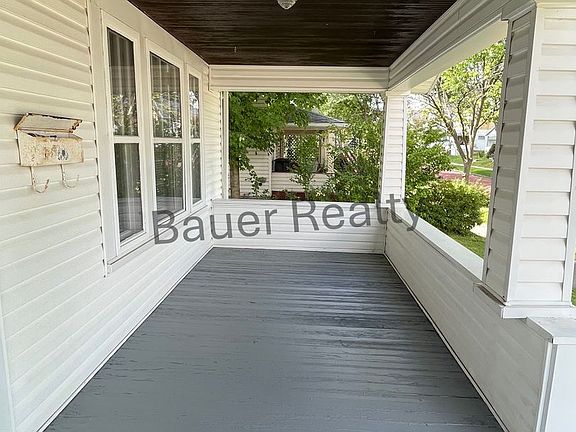 3rd image of 259 E 10th St