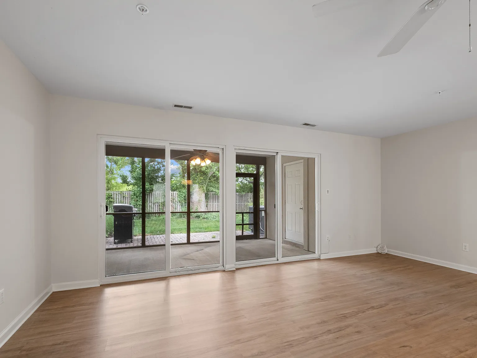 3 bed, 2.5 bath, 1440 sqft, $2,400 — Photo 3