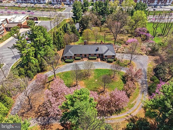 2nd image of 466 Merrimans Ln