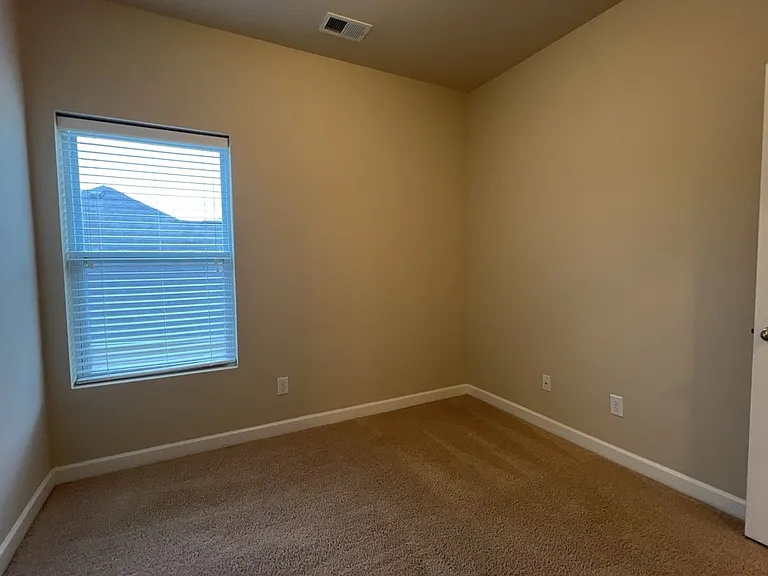 579 Crossland Dr — Photo 26