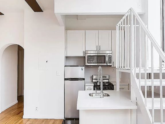 5th image of 220 Sullivan St APT 5B