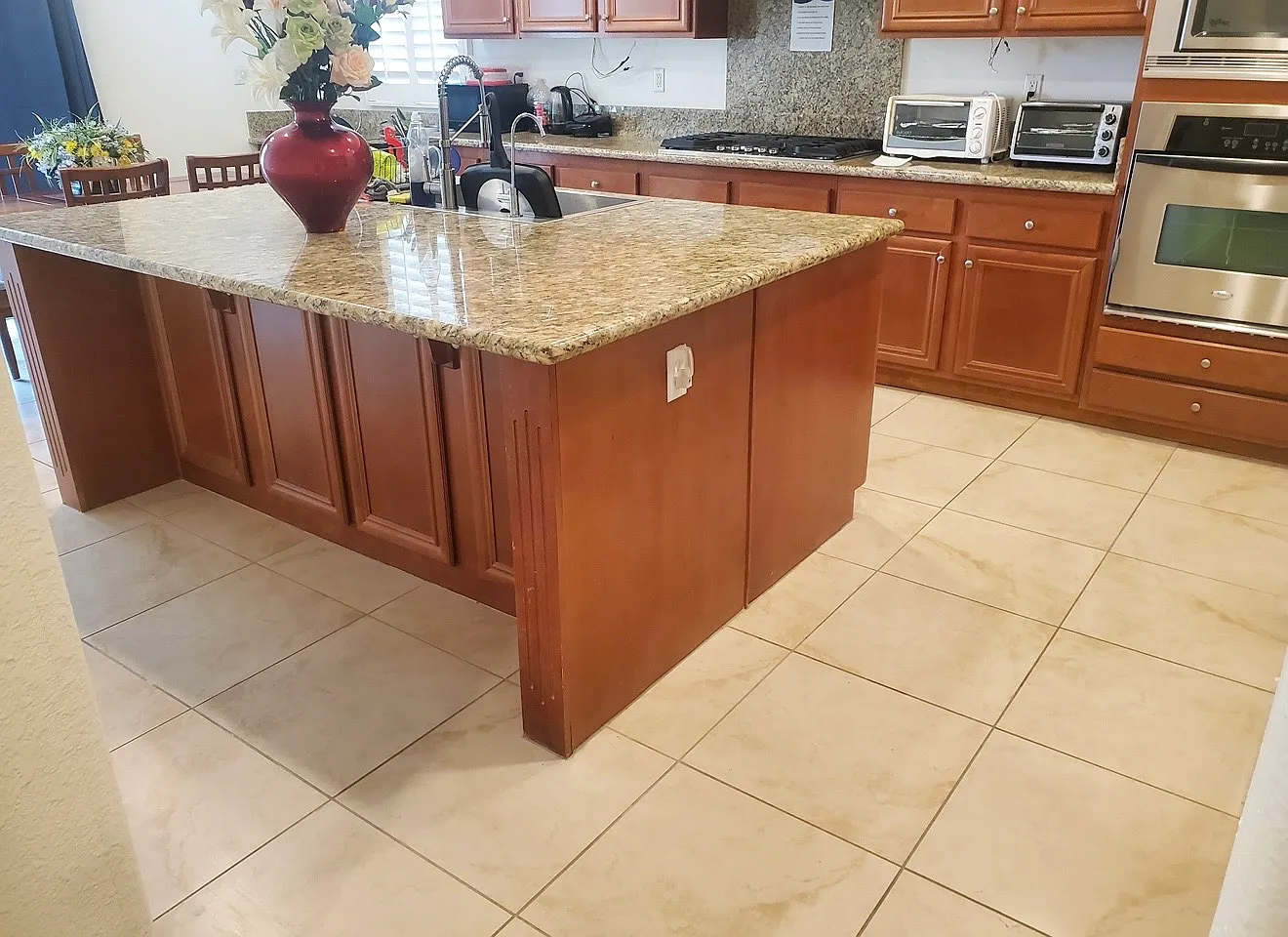 6 bed, 4689 sqft, $1,250 — Photo 4