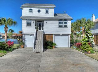 518 Sunset Cir, Tiki Island, TX 77554