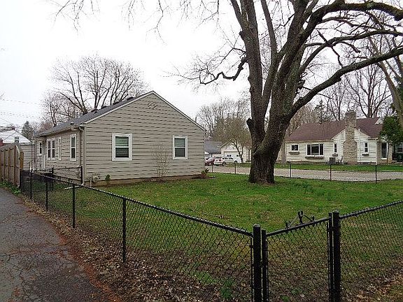 3rd image of 5842 Kingsley Dr