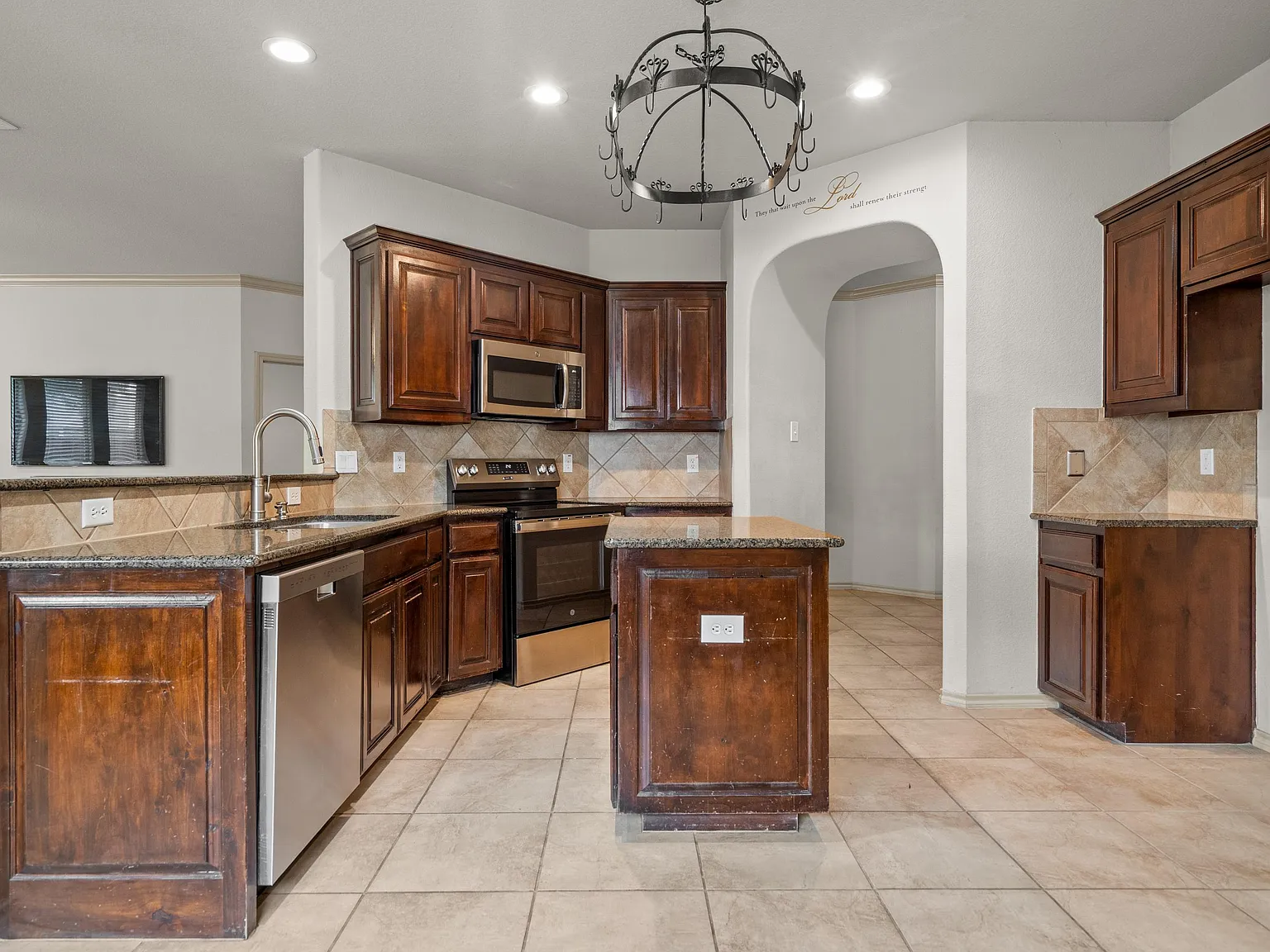 4 bed, 2595 sqft, $2,750 — Photo 4