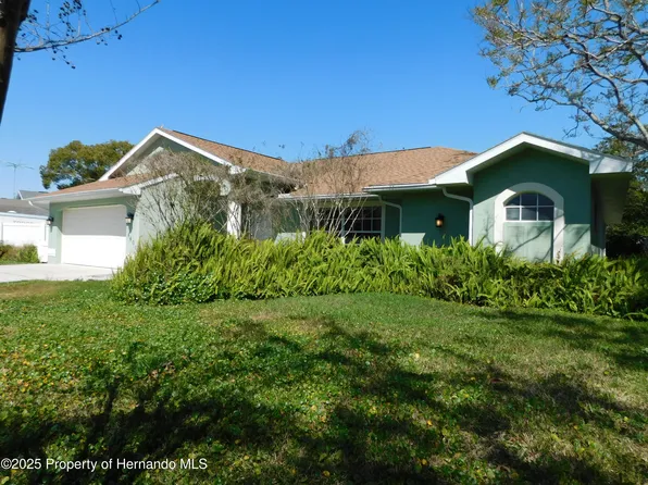 8401 Bay Dr, Spring Hill, FL 34606