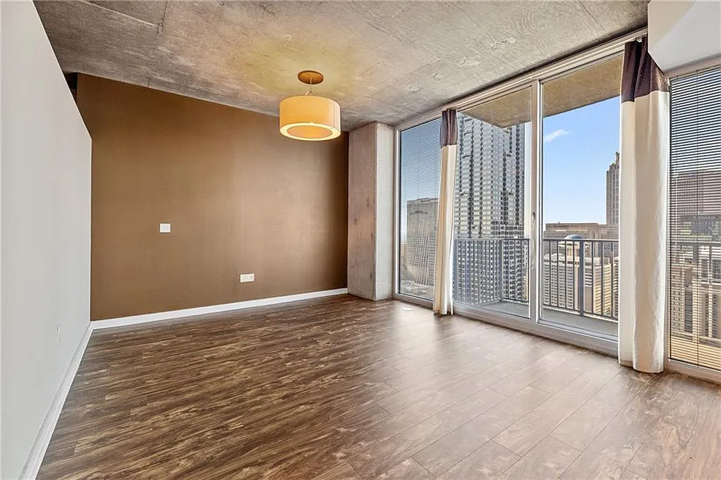 1 bed, 1.0 bath, 730 sqft, $1,995 — Photo 2