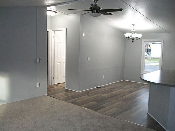 3rd image of 742 2nd Ave Space 13