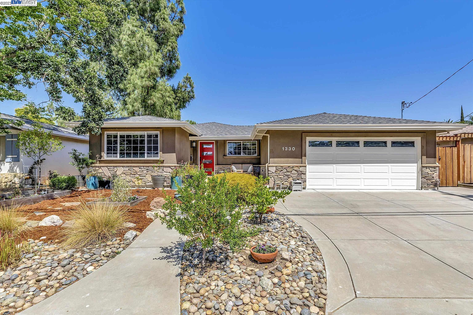 1330 Hillcrest Ave photo 1