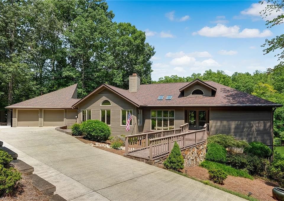 1st image of 165 Beech Tree Ct