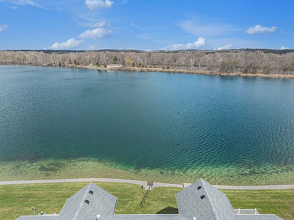 4th image of 3889 Crystal Waters Ln NE