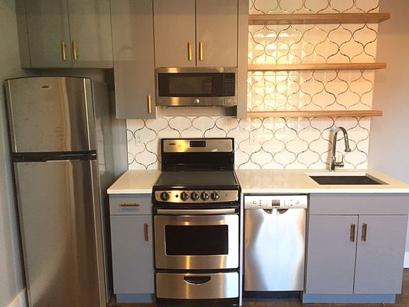 3rd image of 417 Throop Ave APT B3