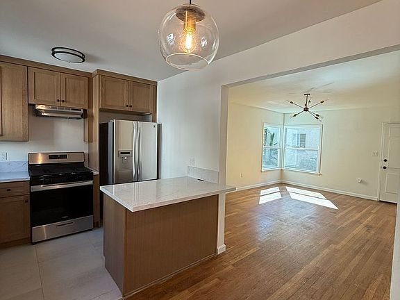 4th image of 4131 W Toluca Lake Ave