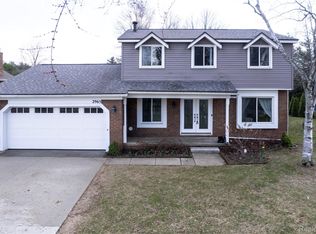 2965 Armstrong Dr, Lake Orion, MI 48360