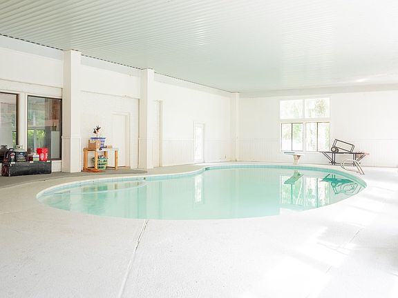 2nd image of 2220 Bridlewood Dr