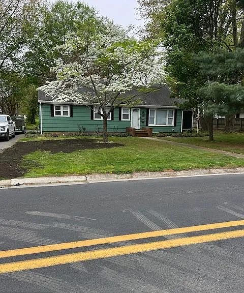 104 Southern Blvd — Photo 1