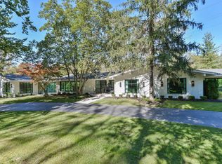 62 Indian Hills Trl, Indian Hills, KY 40207