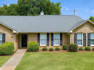 102 Heritage West Ct, Greenwood, SC 29649