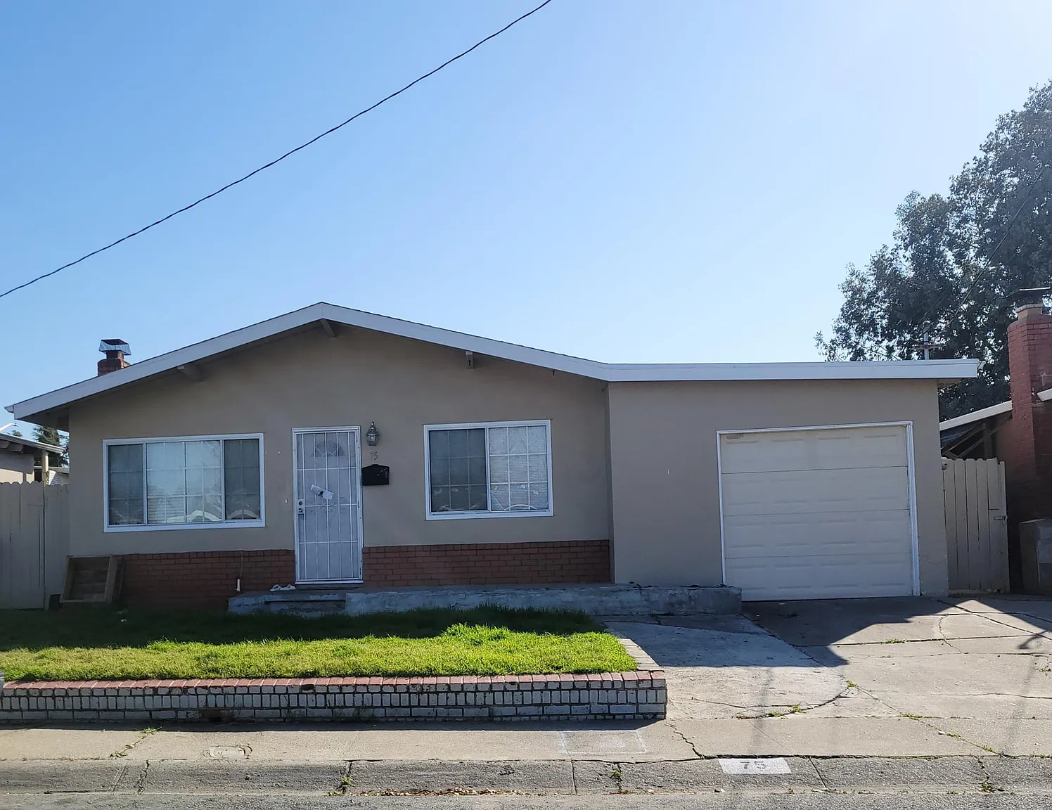 75 Carolyn Dr photo 1