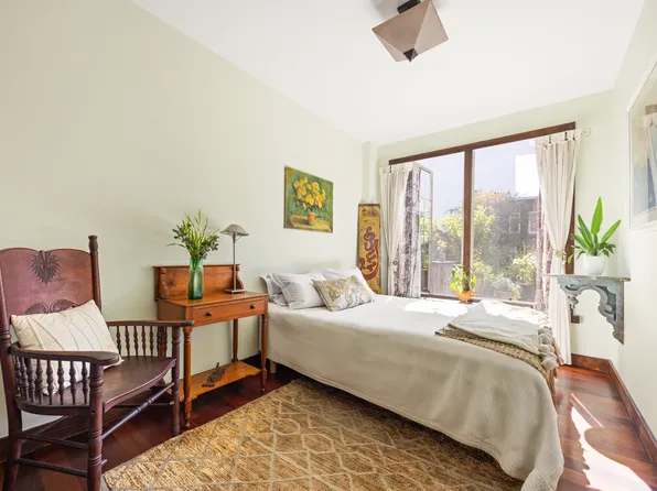 607 Manhattan Avenue image 6 of 16