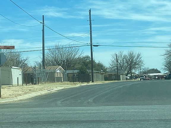 4th image of 1415 NE Mustang Dr